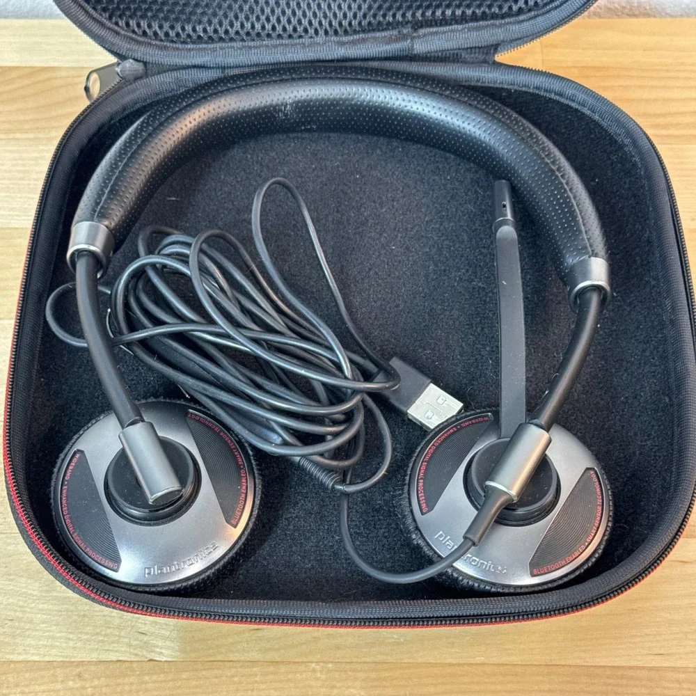 Plantronics Blackwire C720 M USB Wired Headset Noise Canceling with Case Black